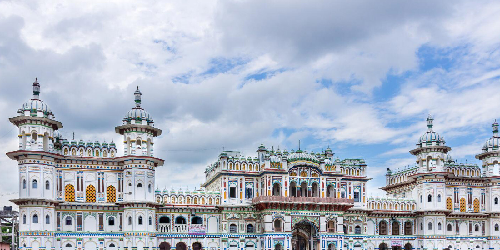 https://www.gracefuladventure.com/janakpur-dham-tour