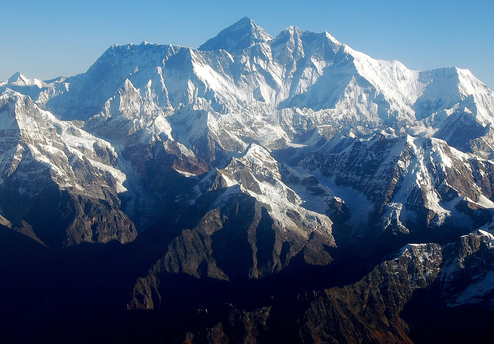 massif-Mount-Everest-Himalayas-Nepal
